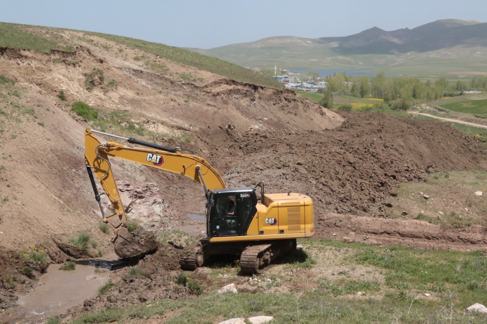 Van’da arazilere su ulaştırıldı