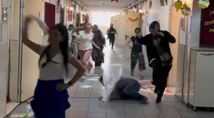 Öğretmenlerin karne sevinci hem şaşırttı hem gülümsetti