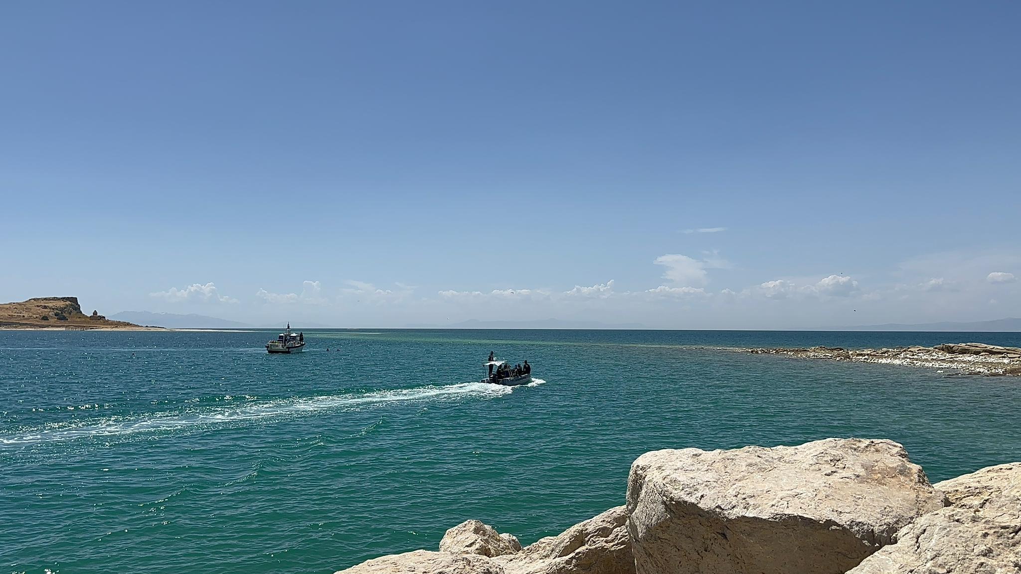 Van Gölü’nde kaybolan Ahmet’i arama çalışmaları sürüyor