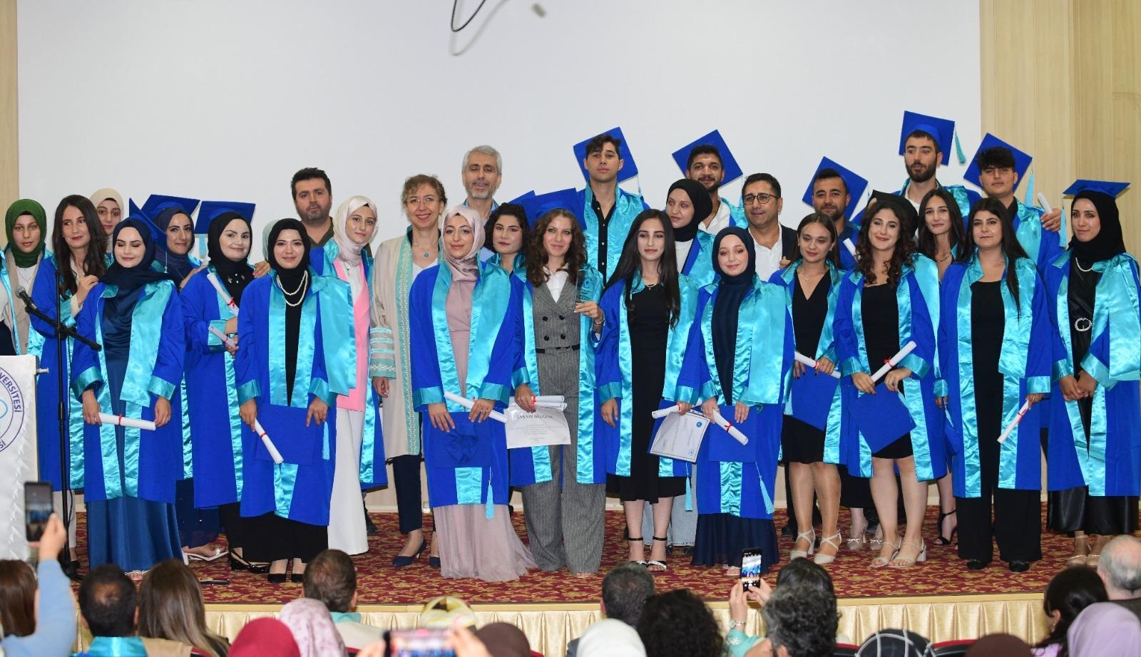 Van YYÜ’de mezuniyet coşkusu