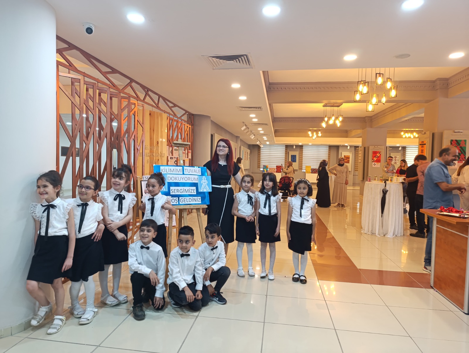 Van’da “Kilimimi Tuvale Dokuyorum” sergisi yapıldı