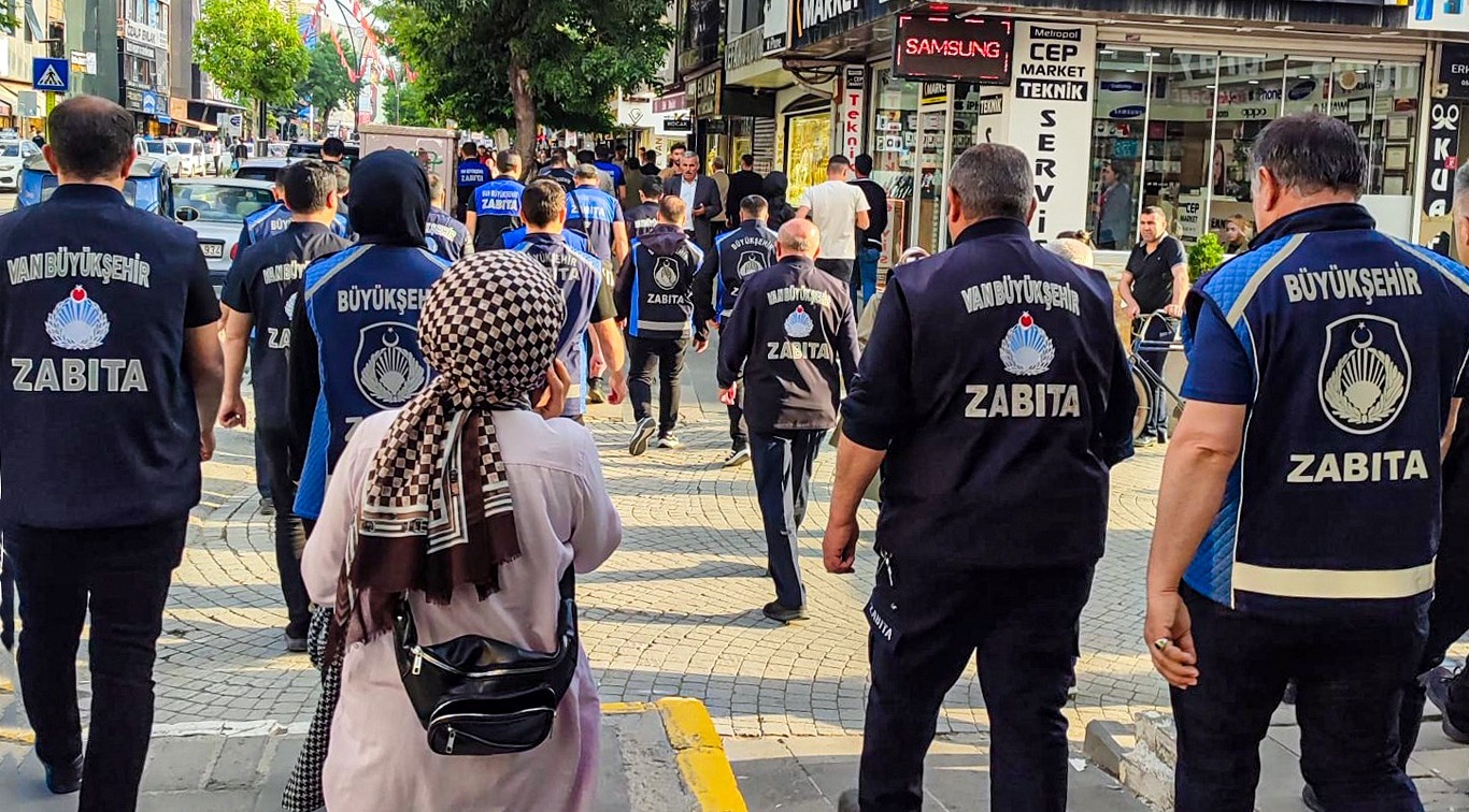Van’da bayram öncesi cadde ve sokaklar denetim