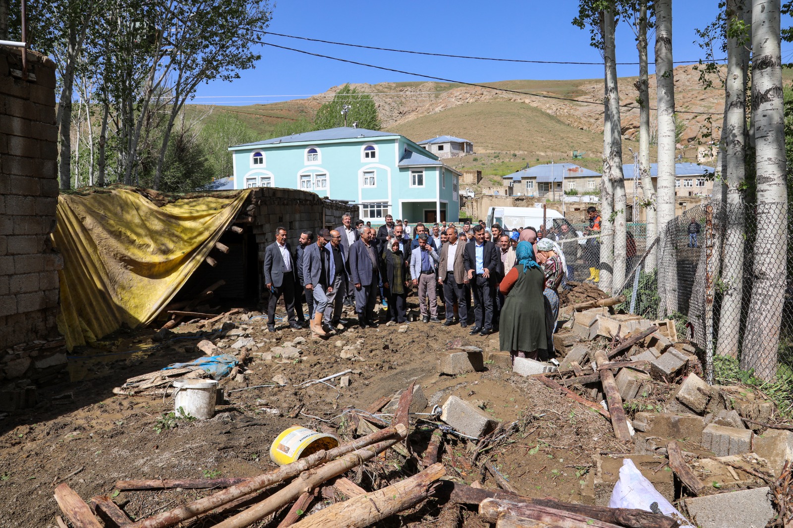 Van’da sel felaketinin yaralarını sarılıyor