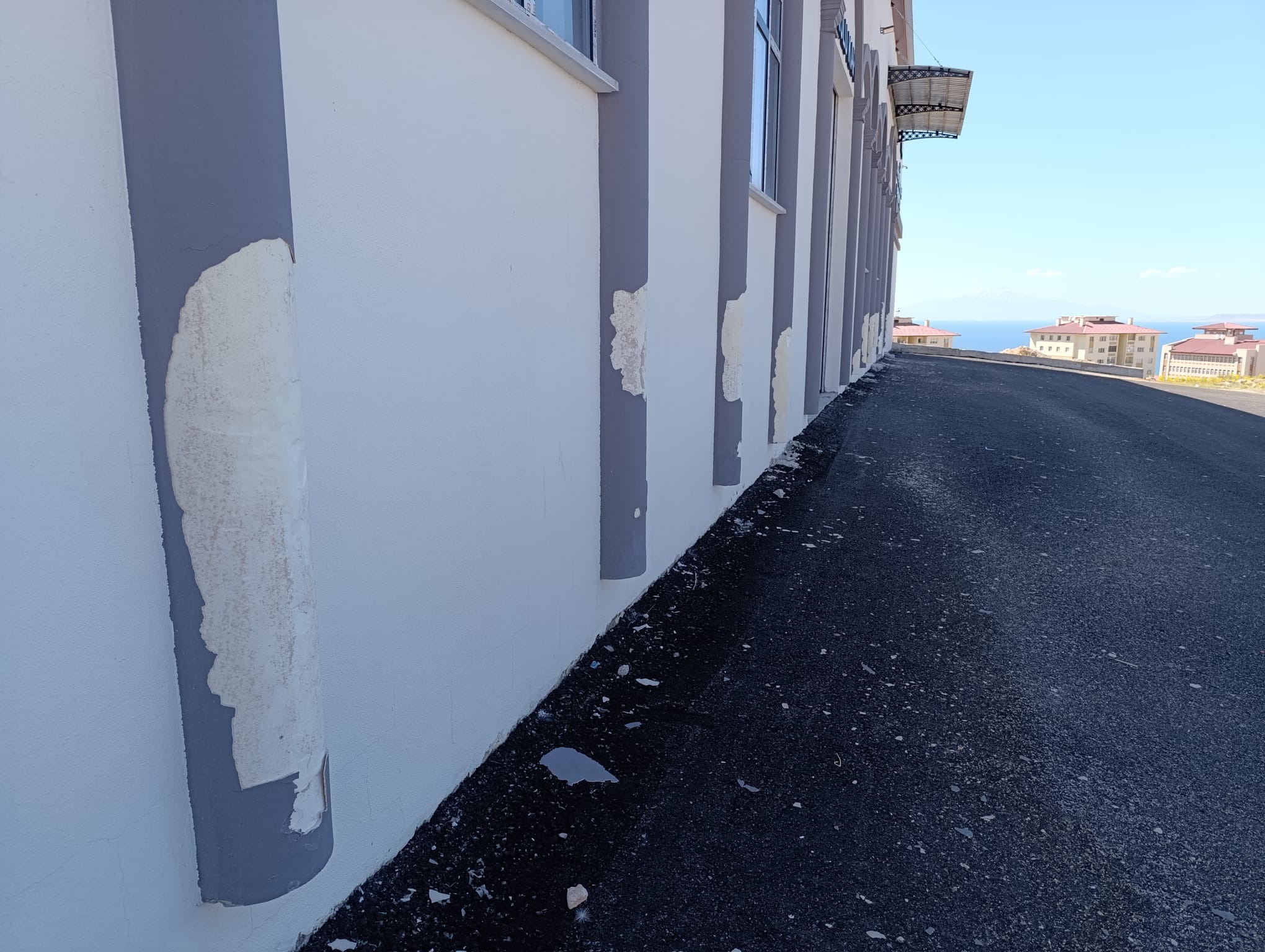 Van’ın ilk kapalı semt pazarları kaderlerine terk edildi