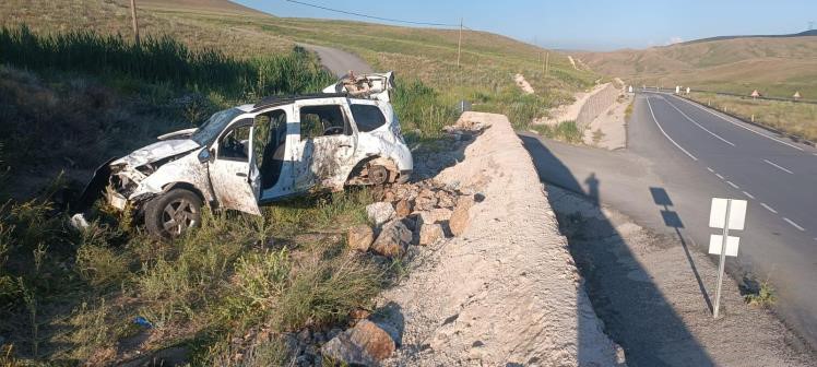 Yüksekova-Van karayolunda kaza: 3 kişi ölümden döndü 
