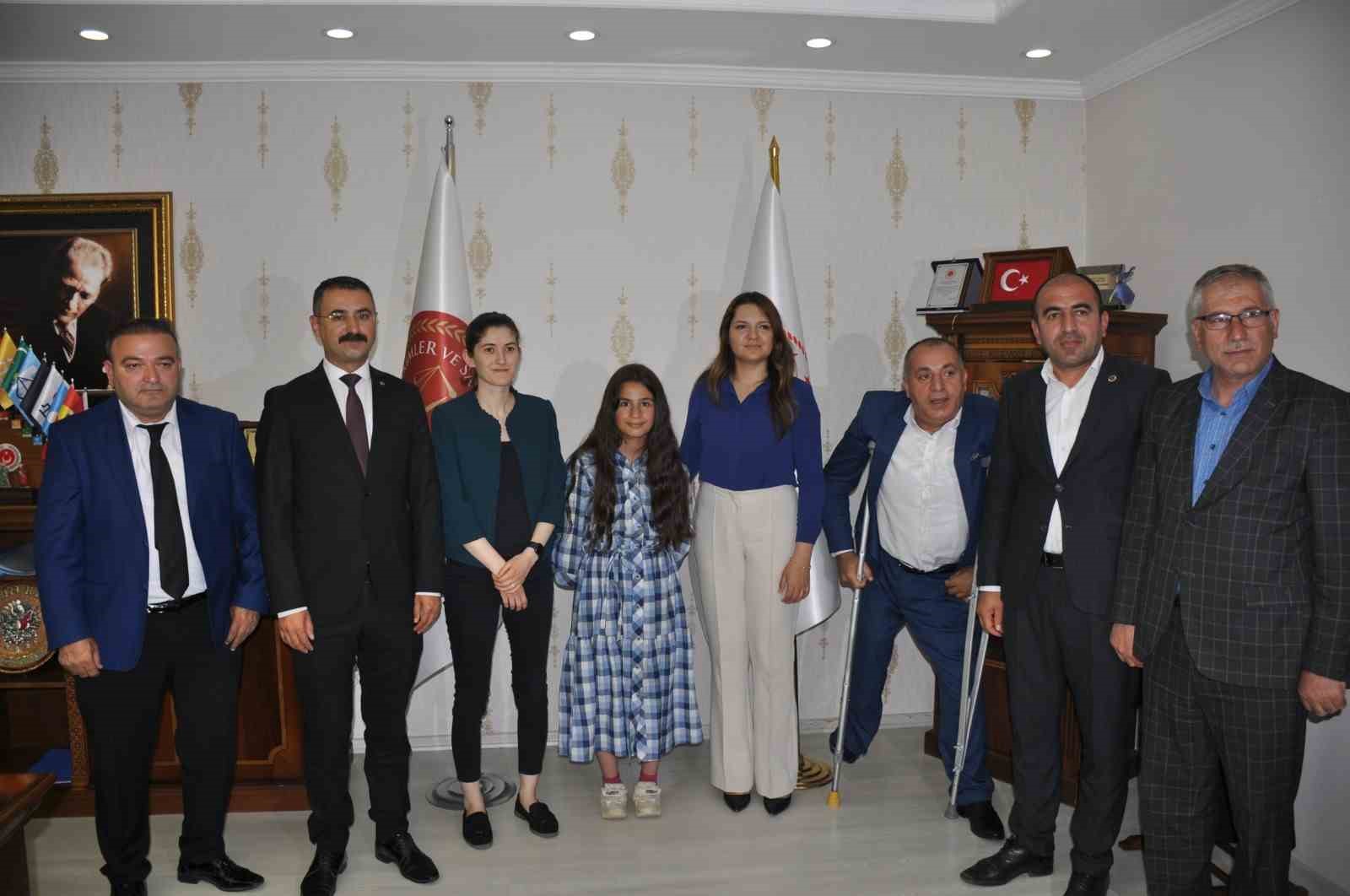Hukukçu olmak isteyen küçük Rabia adliyeyi gezdi