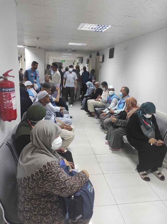 Mekke’de hacı adaylarının imdadına onlar yetişiyor