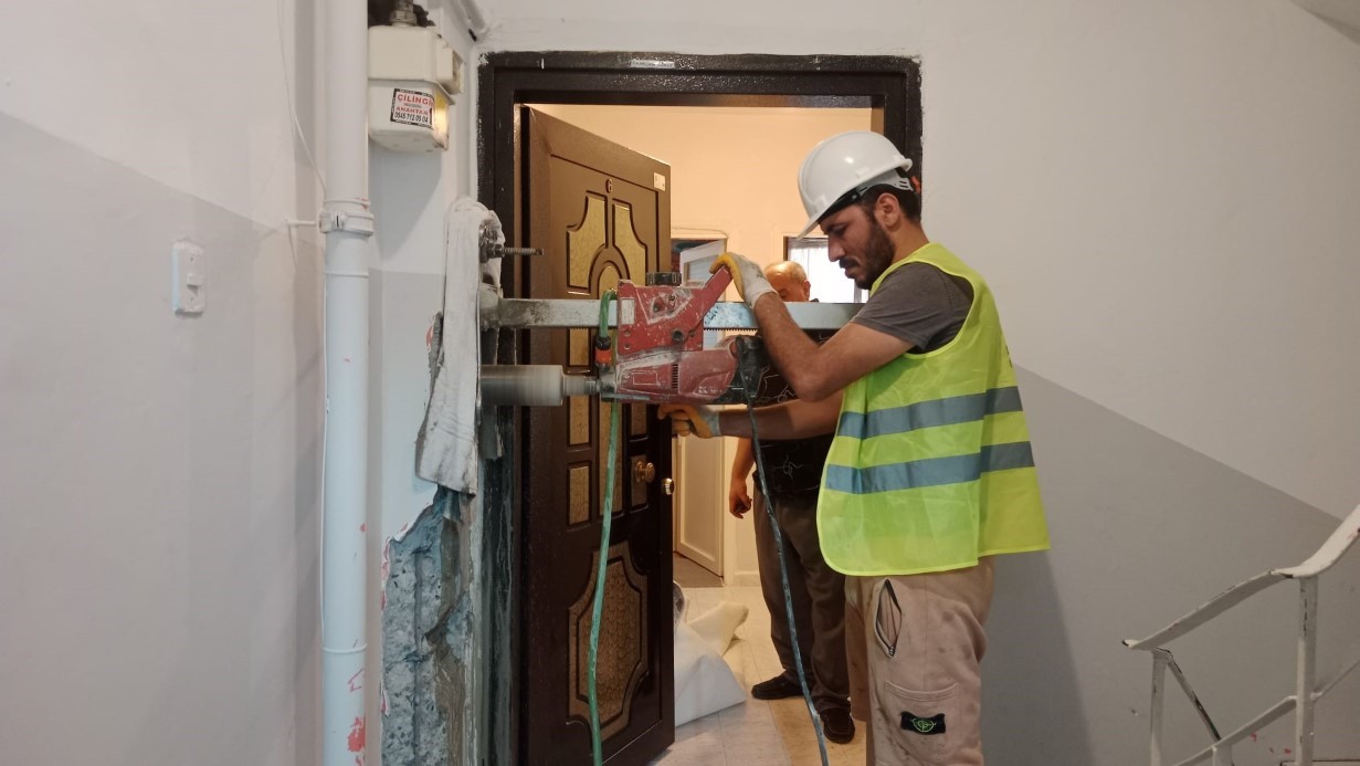 Çöken binanın yanında bulunan 3 binadan örnek alındı