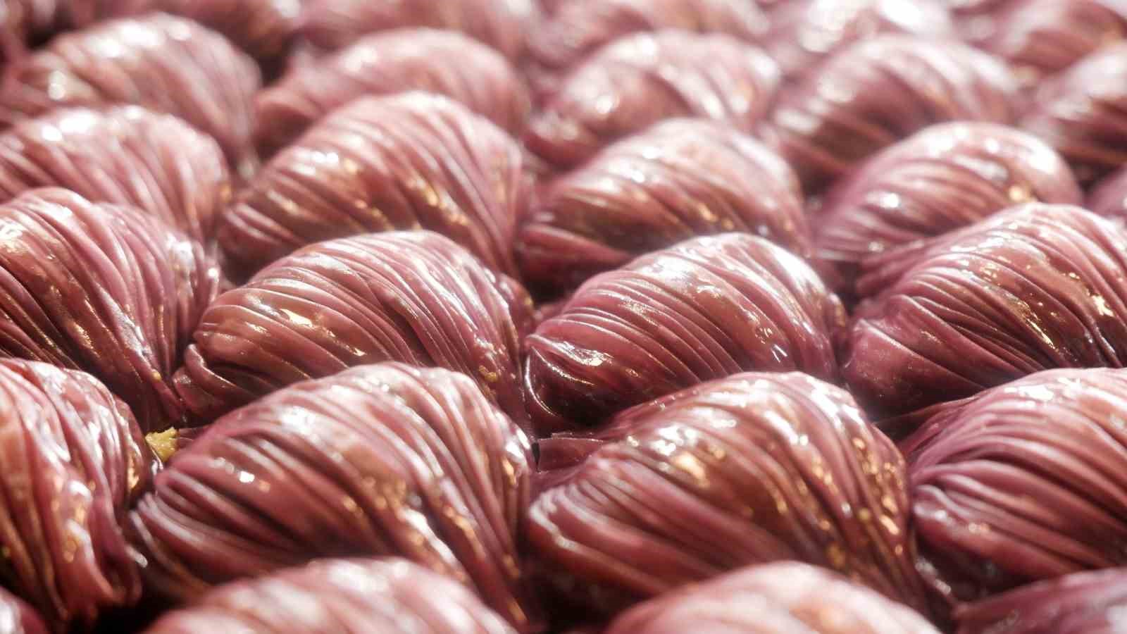 Erzurumlu ustadan mor baklava