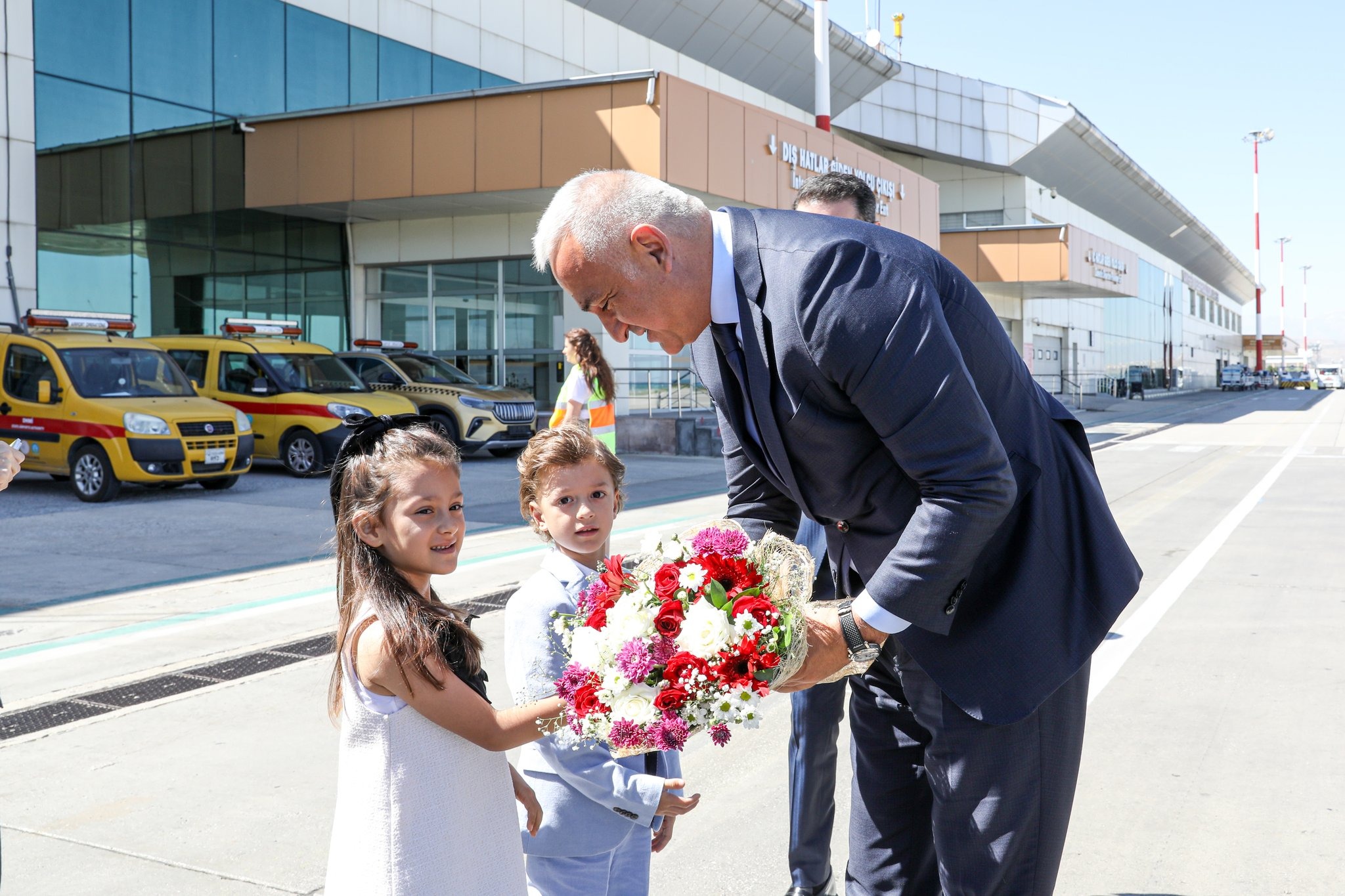 Bakan Ersoy Van’da