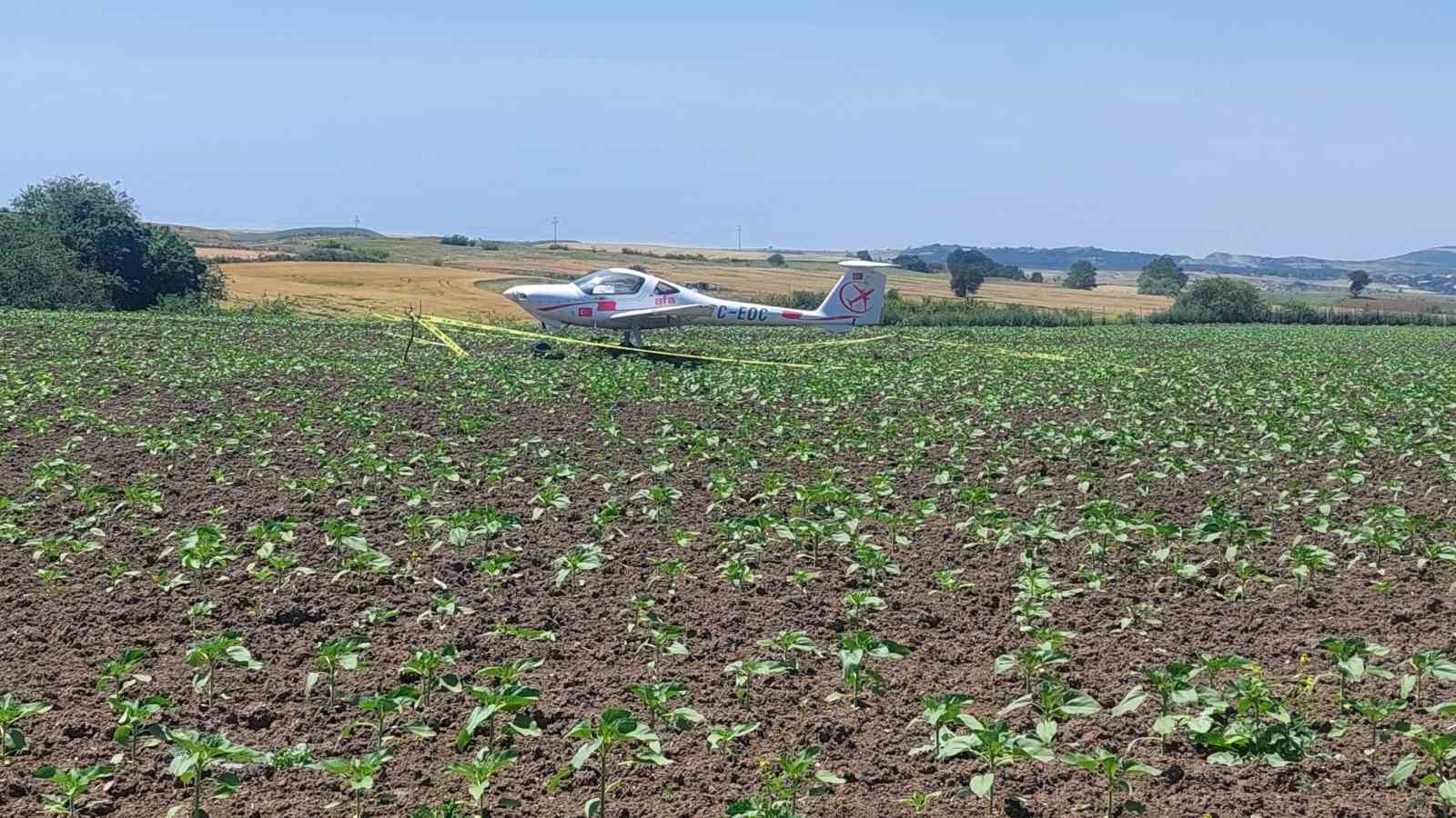 Tekirdağ’da eğitim uçağı tarlaya acil iniş yaptı
