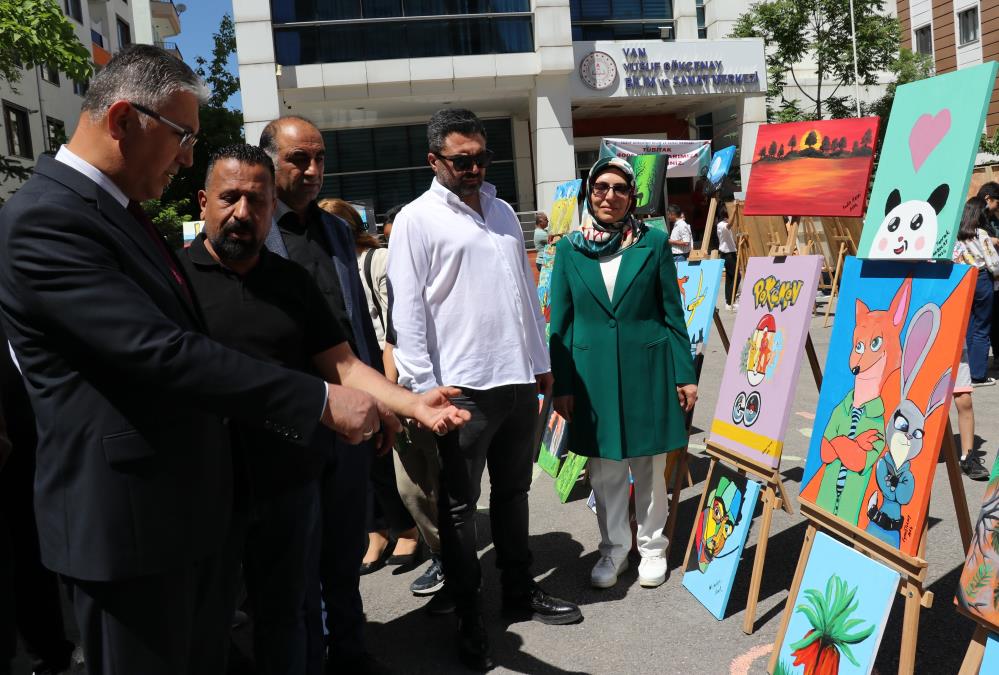 Van’da BİLSEM öğrencilerinin düzenlediği sergi büyük beğeni topladı