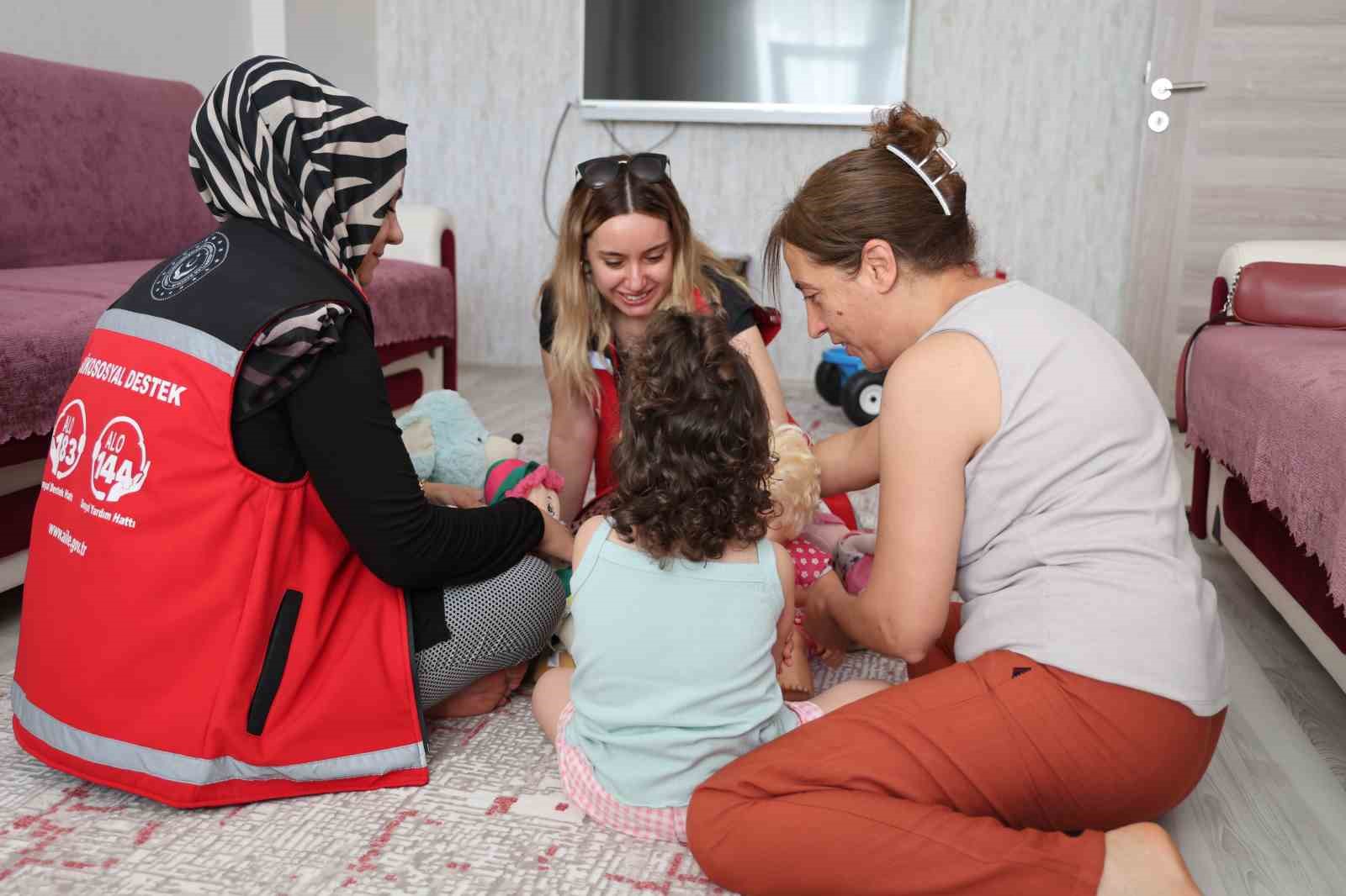 Çocukları olmayan çift, koruyucu aile modeli ile evlat hasretini dindirdi