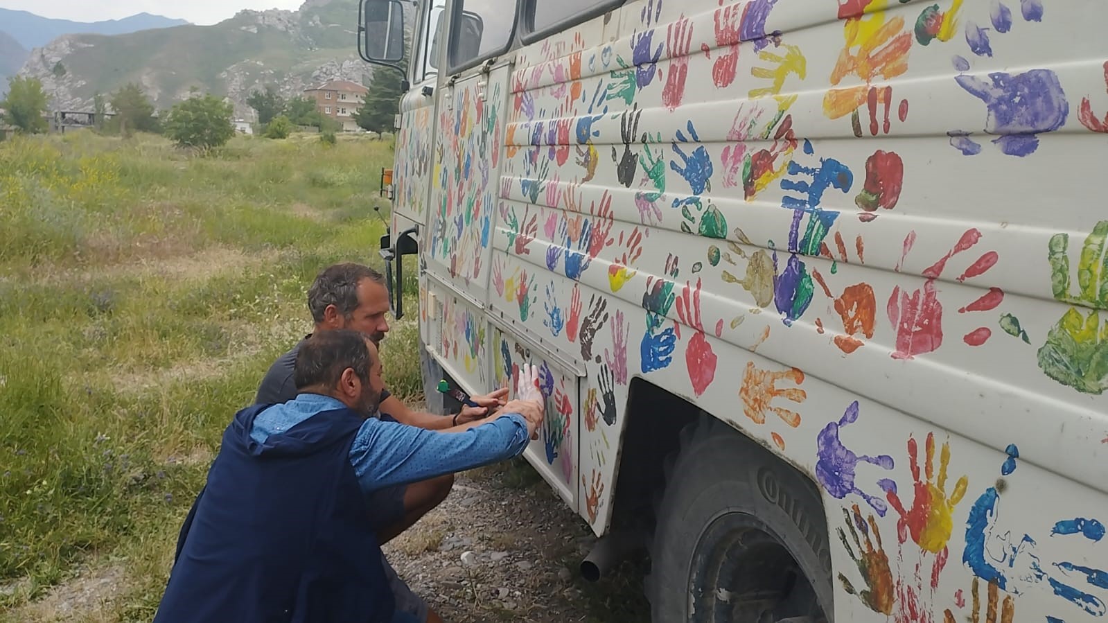 Alman turistler el izleriyle bağ kuruyor