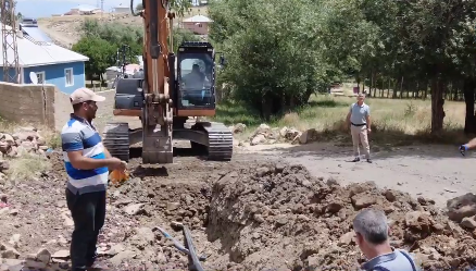 Erciş’in bir mahallesinde daha içme suyu sorunu çözüldü