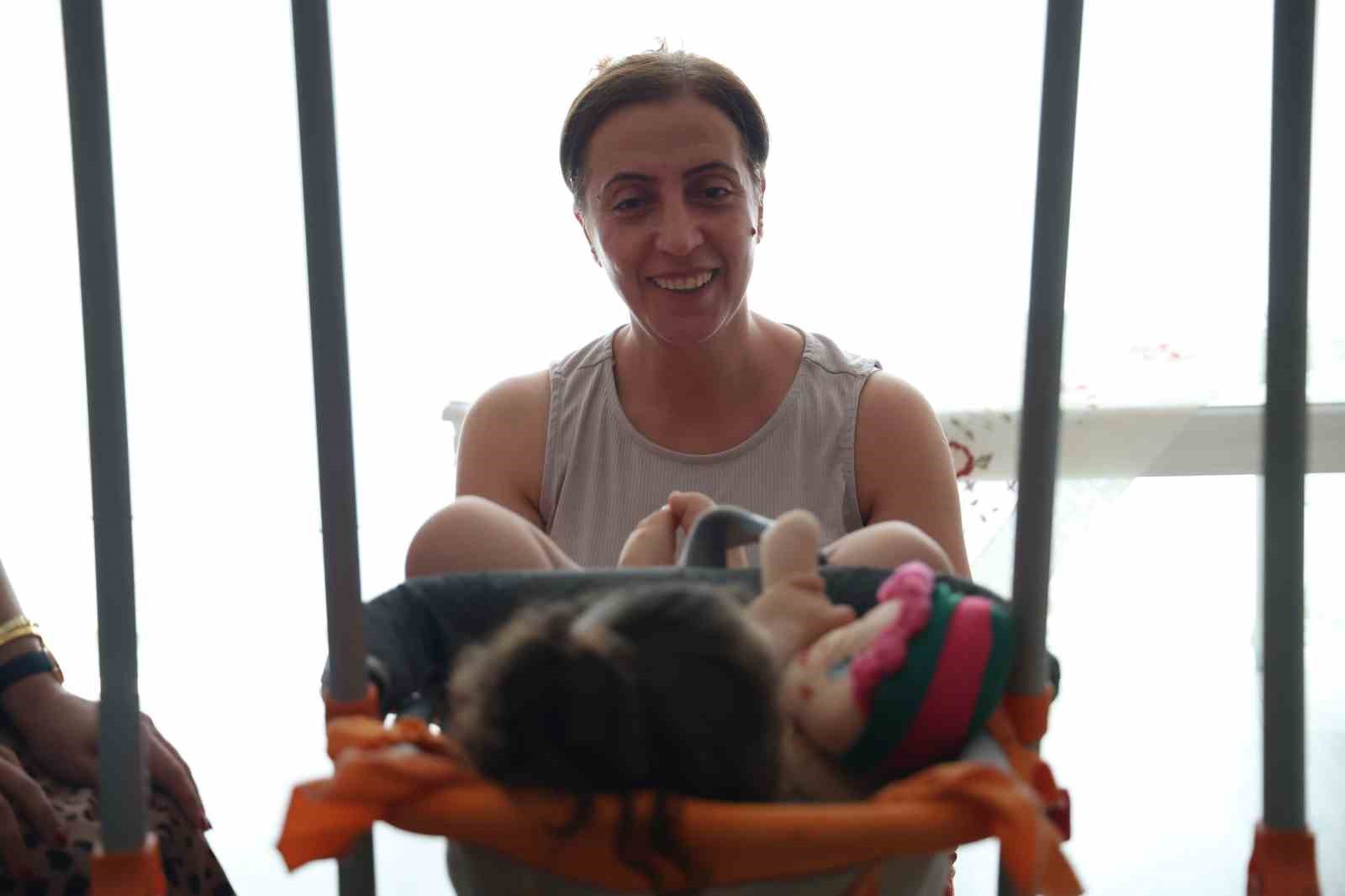 Evlat hasetlerini koruyucu aile olarak dindirdiler