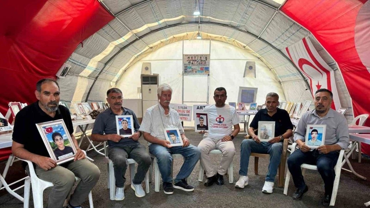 Babalar gününe evlatlarından ayrı giriyorlar