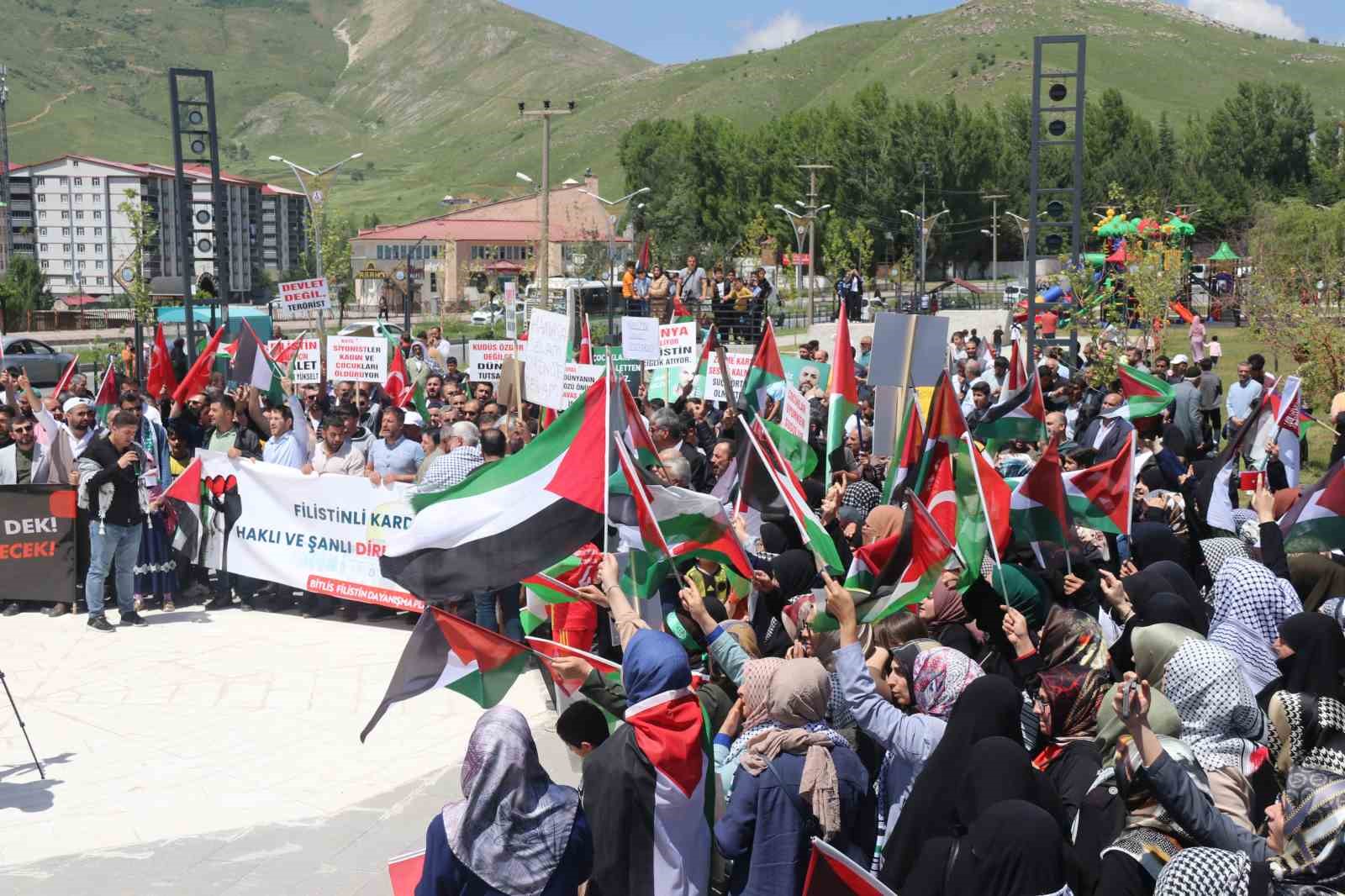 Bitlis’te vatandaşlar Filistin için yürüdü