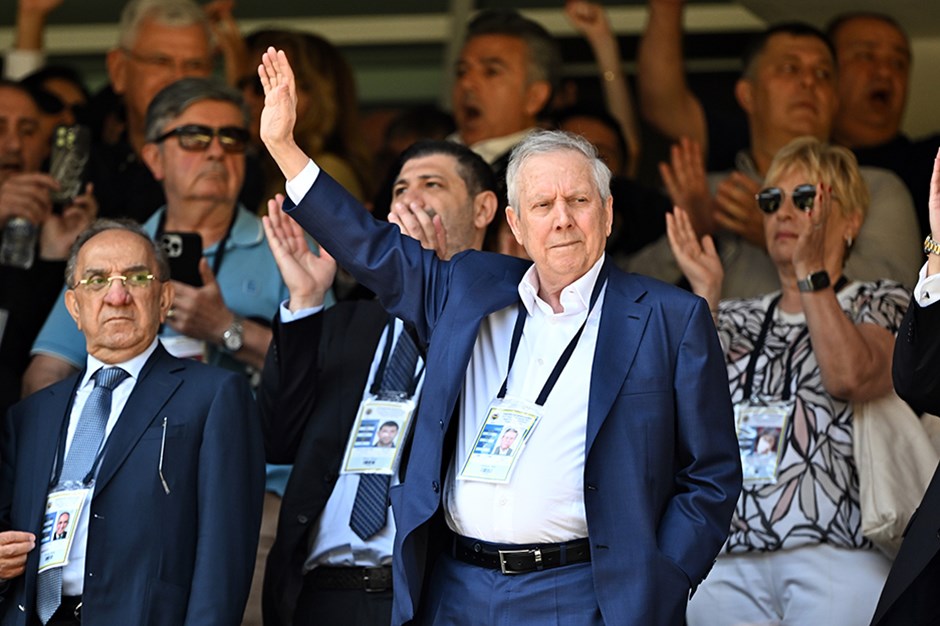 Fenerbahçe Başkan Adayı Aziz Yıldırım kongreyi terk etti