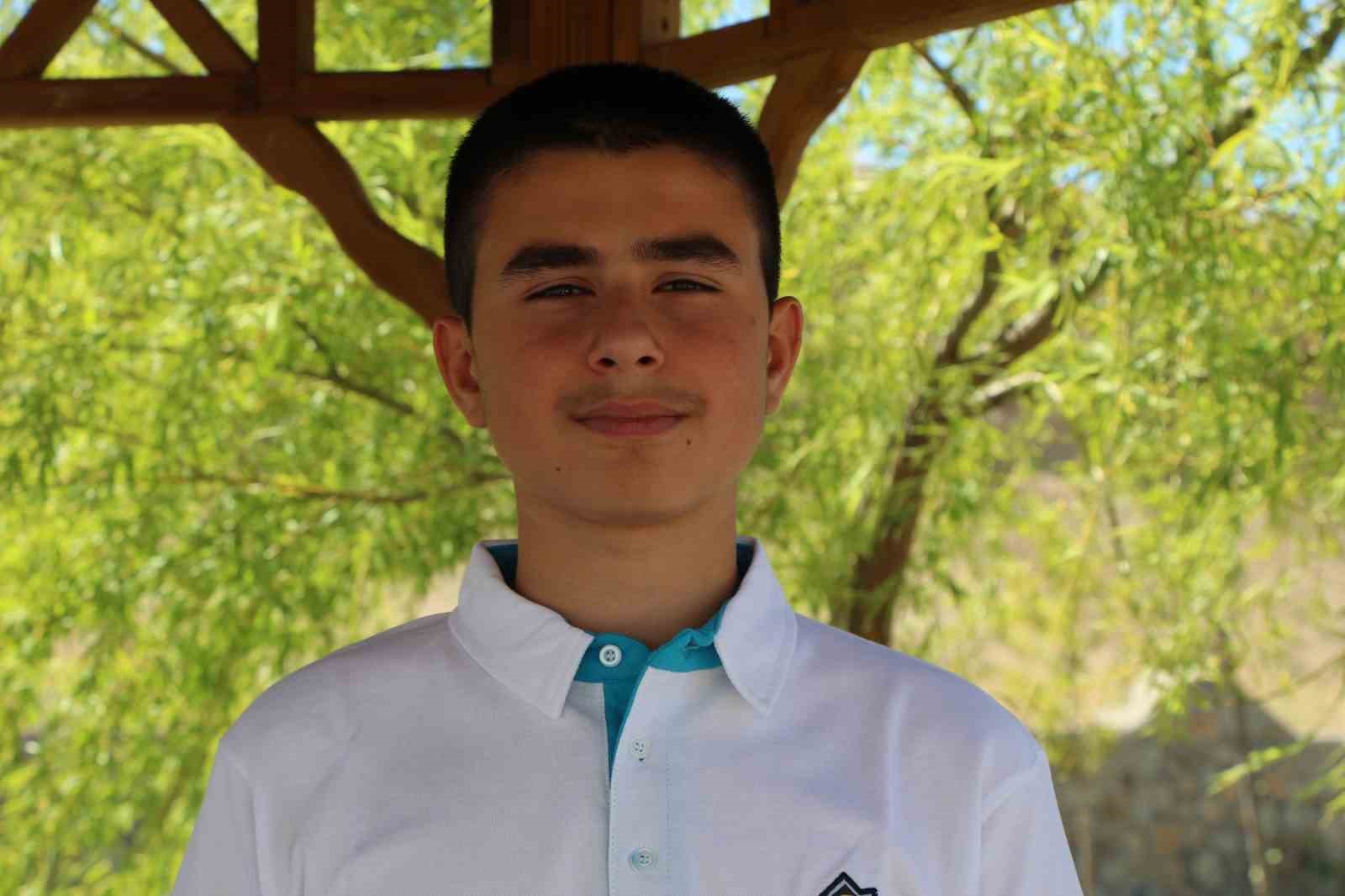 Günde 5 saat çalışarak LGS’den 500 tam puan aldı