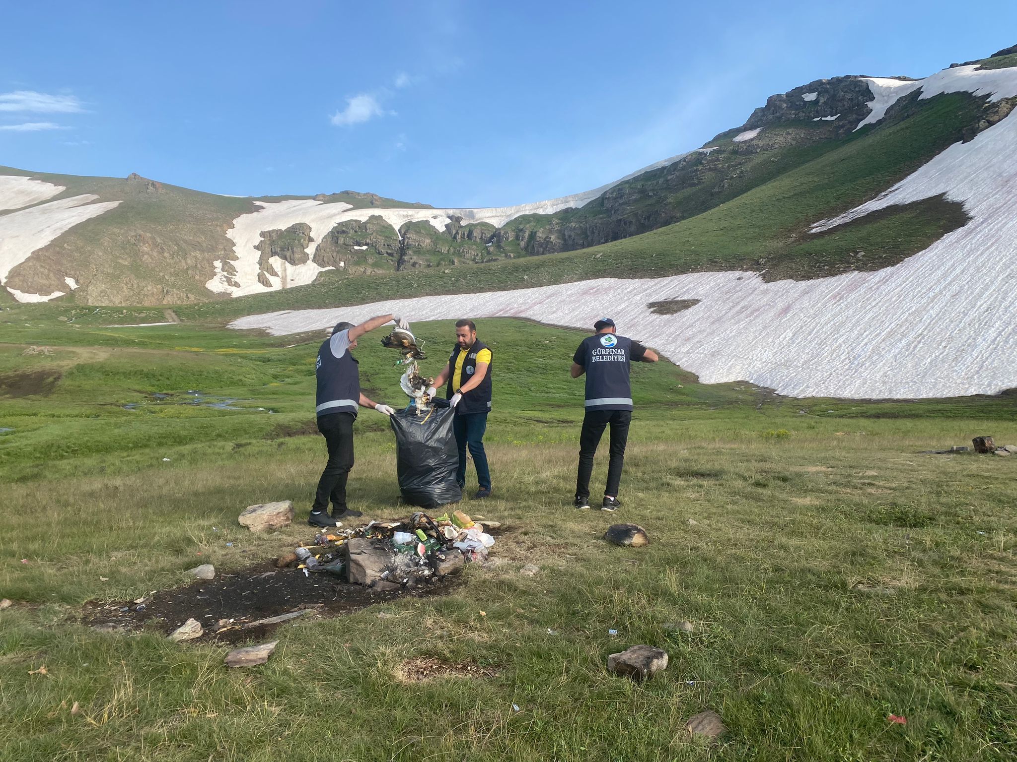 Gürpınar’ın doğa harikası Çalyan Gölü’nde çevre temizliği