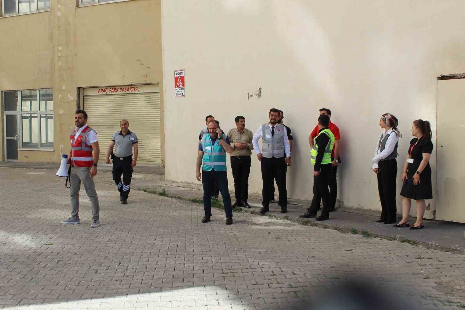 Hastanede yapılan tatbikat gerçeği aratmadı