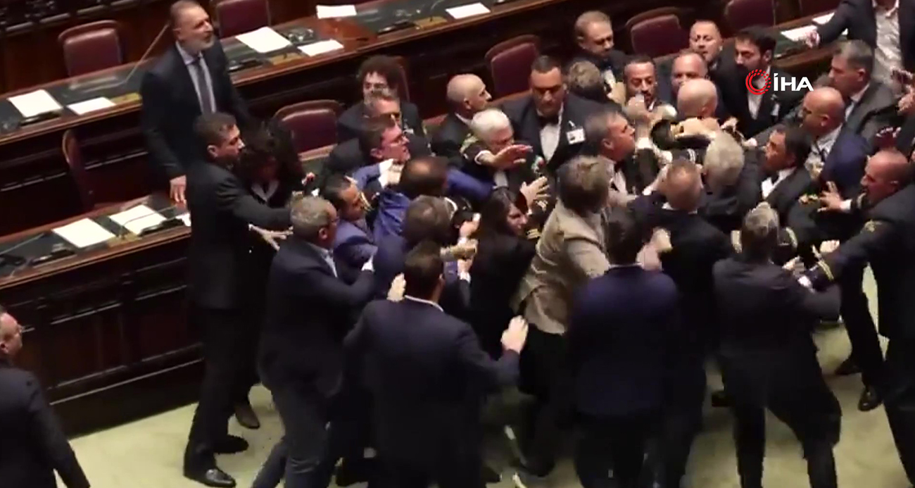 İtalya parlamentosu karıştı
