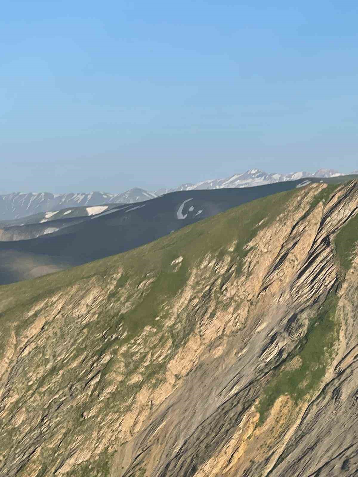 Kardan ay ve yıldız görseli büyük beğeni topladı