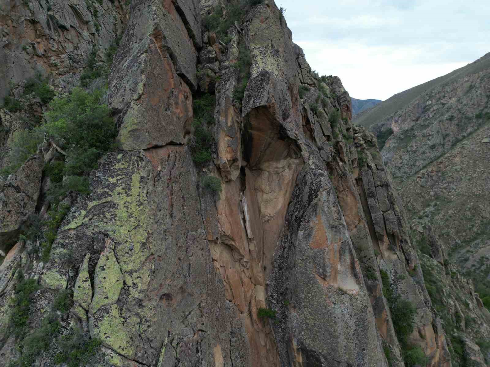 Kaya yüzeyindeki Atatürk silüeti görenleri şaşırttı