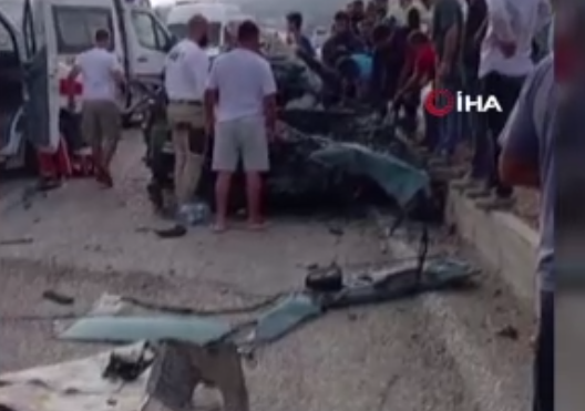 Mersin’de 35 kişinin yaralandığı kaza anı kameralara yansıdı