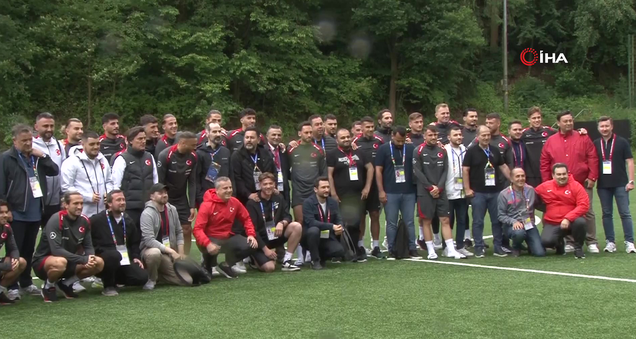 A Milli Futbol Takımı basın mensuplarıyla bayramlaştı