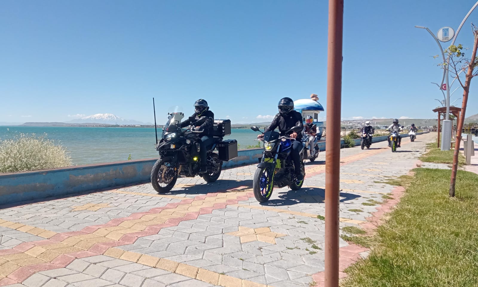 Van’da yaya yolundan geçen motorcular tehlike oluşturdu