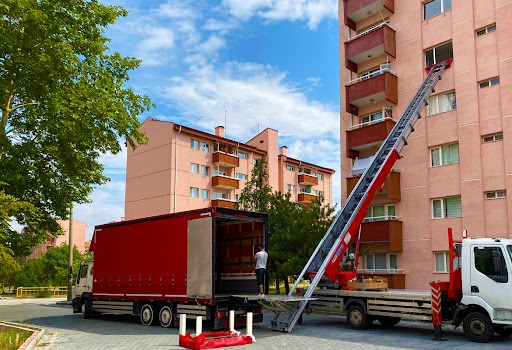 Taşınmak da bayağı masraflı