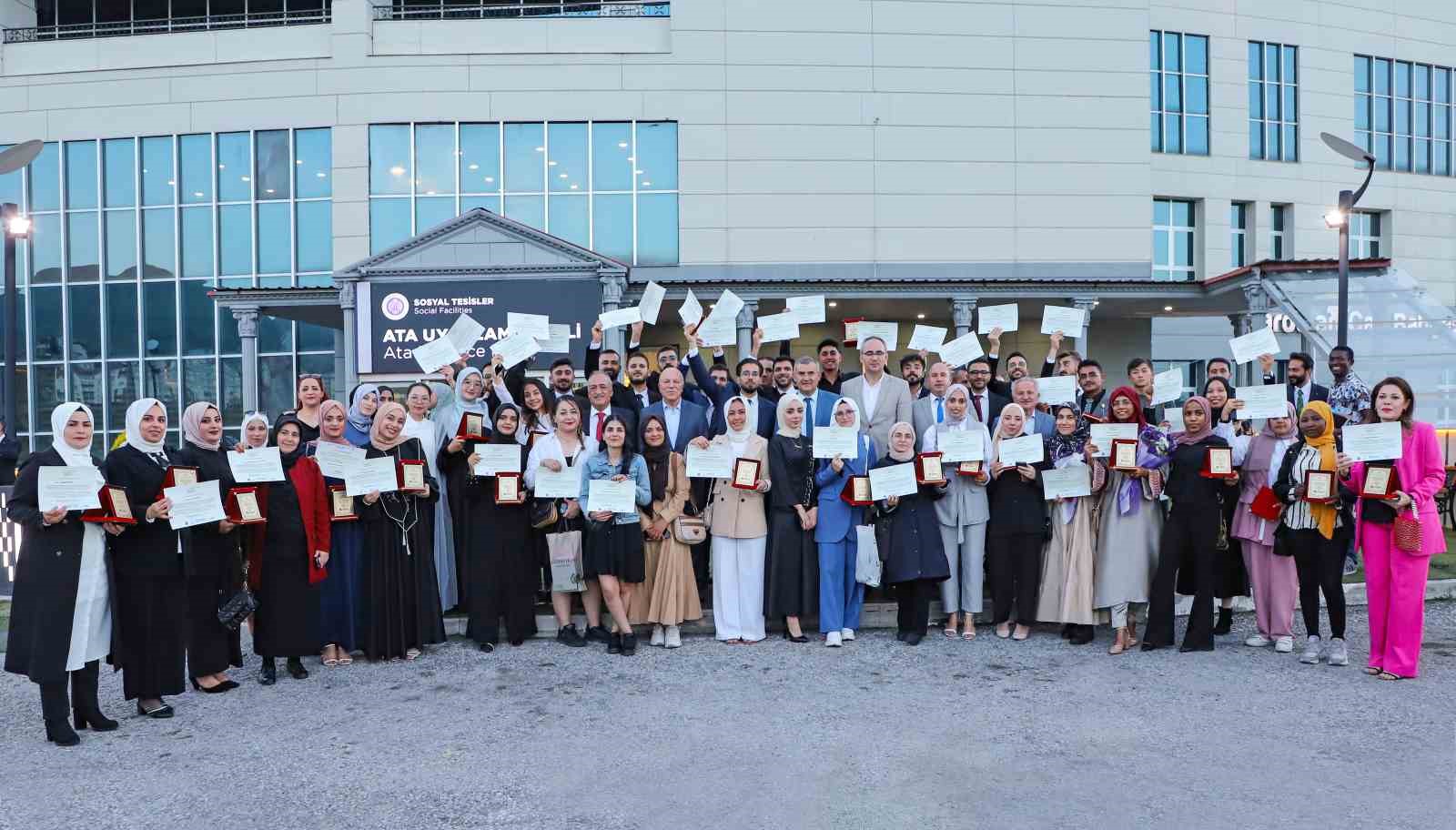 Öğrencilerin  mezuniyet heyecanı