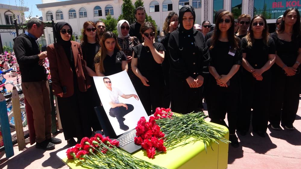 Beton mikserinin çarptığı öğretmen için anma töreni düzenlendi