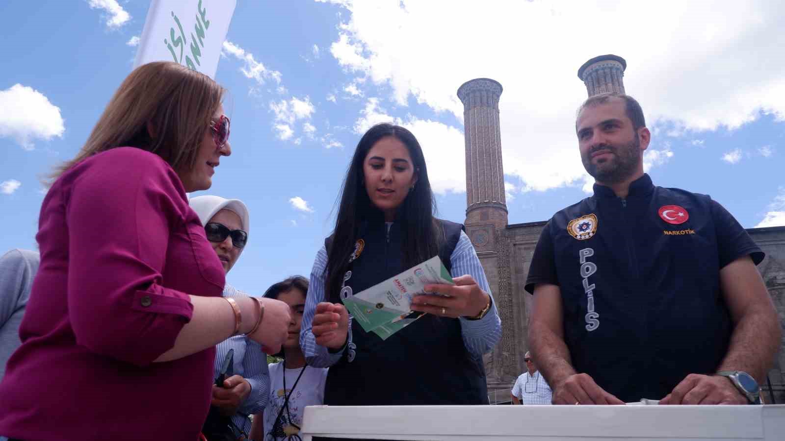 Tek tuşla uyuşturucu tacirlerini ihbar programını tanıttılar