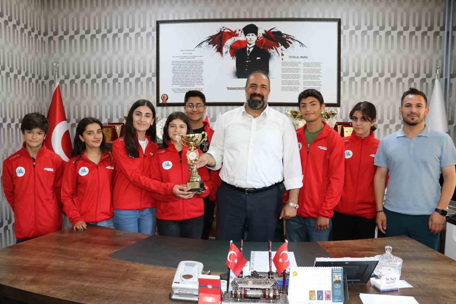 Van Atatürk Anadolu Lisesi  öğrencileri Türkiye birincisi oldu