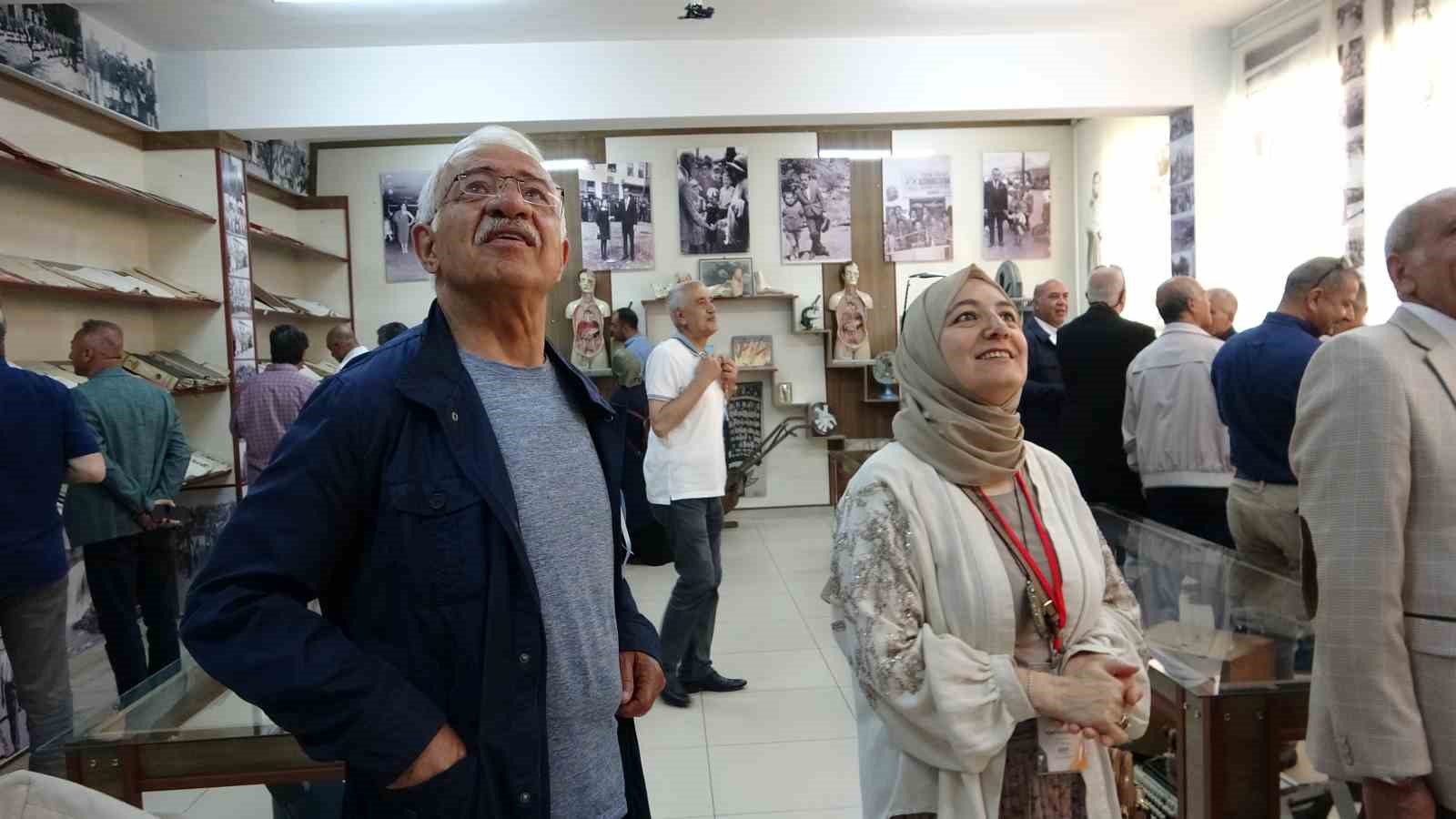 Van Eğitim Tarihi Müzesi ziyaretçlerini maziye götürdü