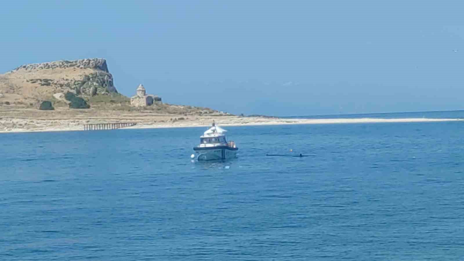 Van Gölü’nde kaybolan kişi için arama çalışmaları sürüyor