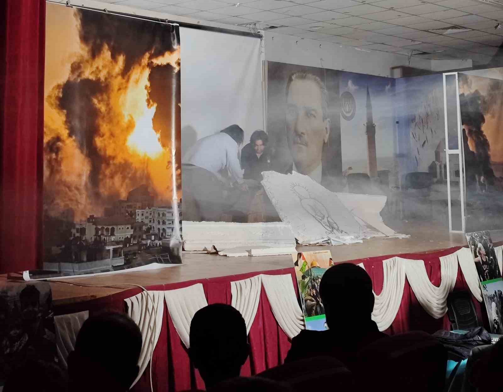 Van’da Gazze’ye dikkat çekmek amacıyla sahnelenen oyun büyük beğeni topladı