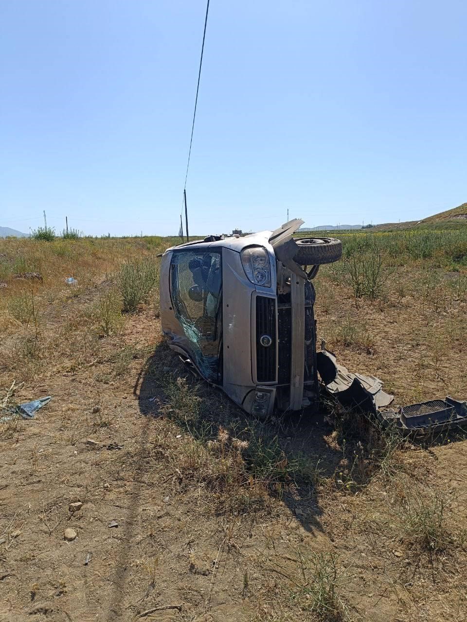 Van’da kontrolden çıkan araç yan yattı: 2 yaralı