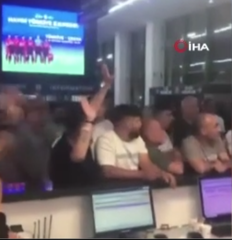 Bekledikleri otobüs gelmeyince vatandaşlar çılgına döndü