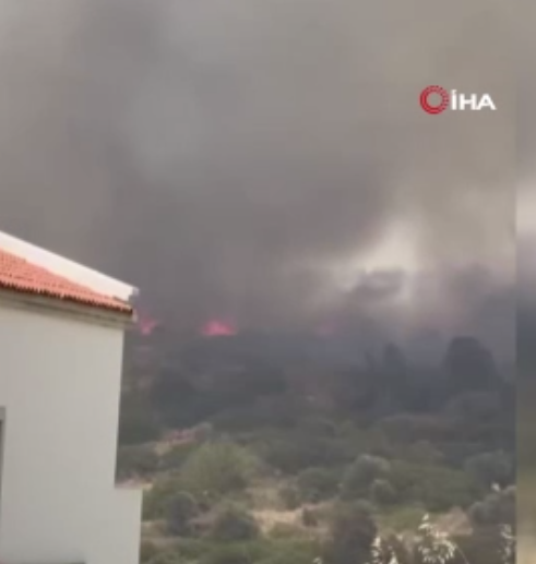 İzmirdeki yangına havadan ve karadan müdahale sürüyor