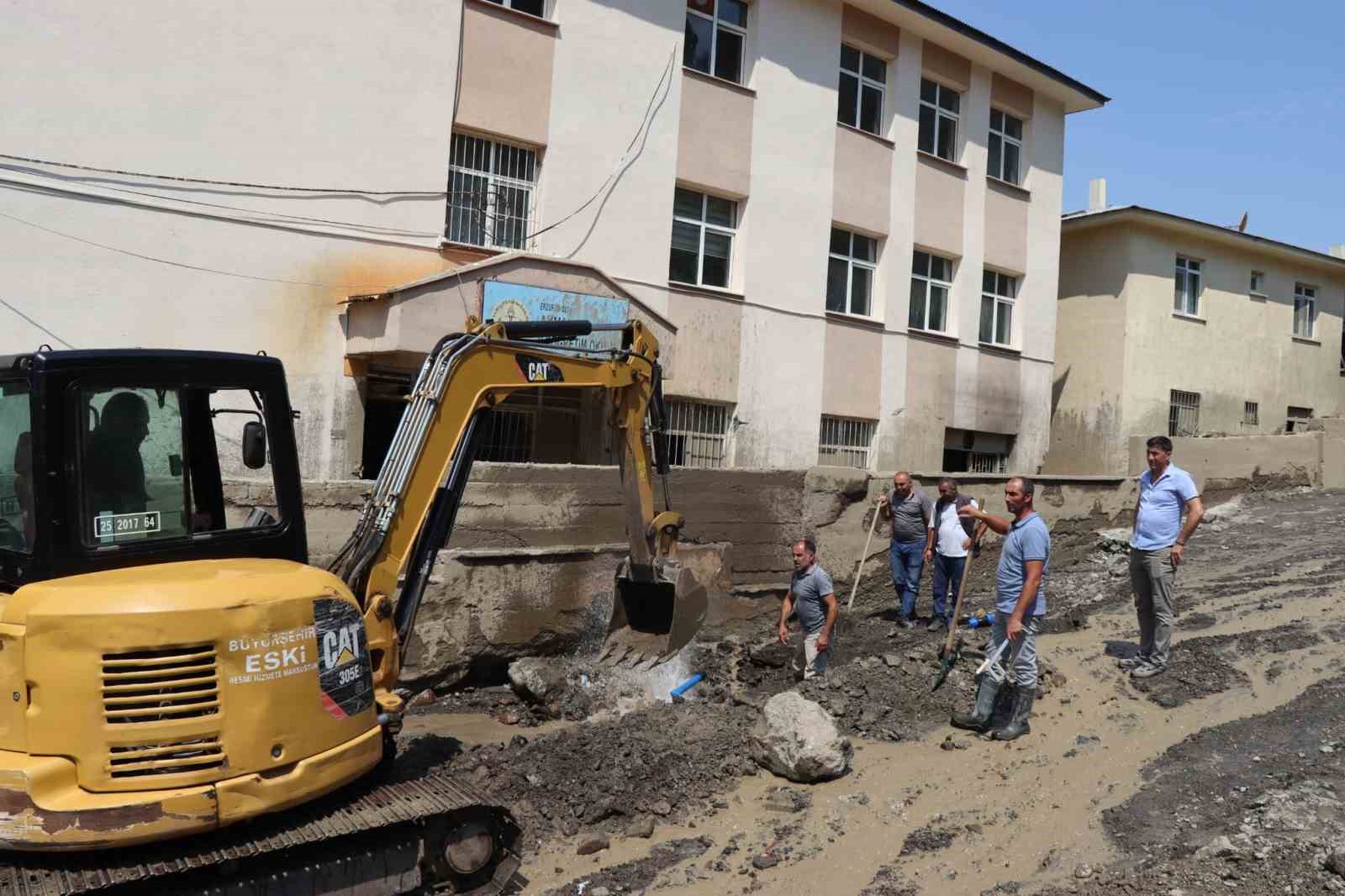 Ayvalı köyünde selin bilançosu ağır