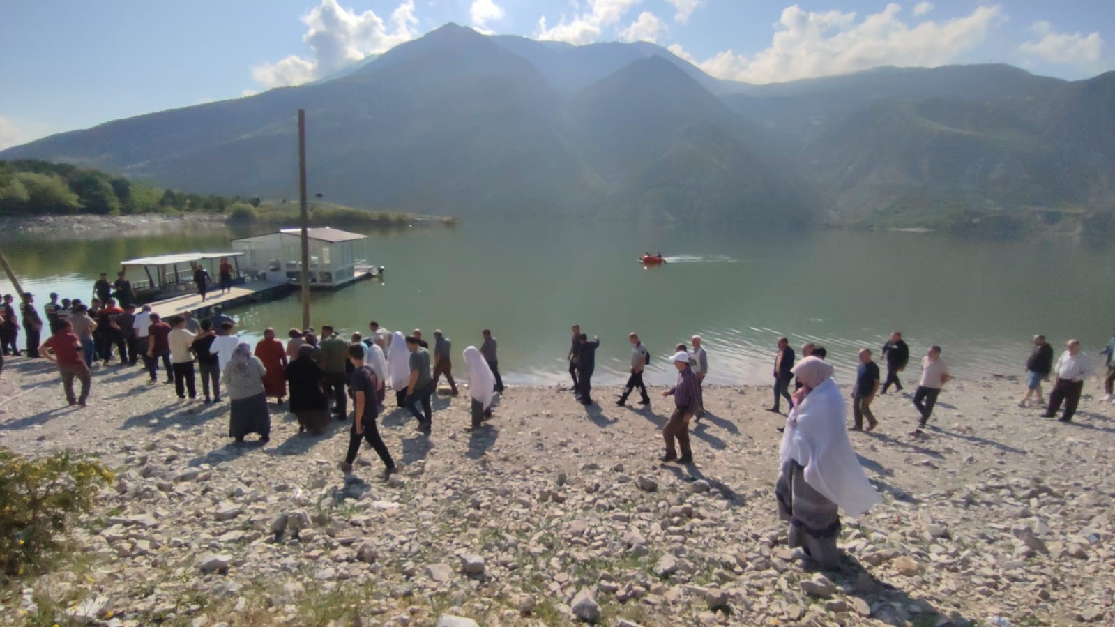 Serinlemek için Tortum gölüne giren çocuğun cesedine ulaşıldı