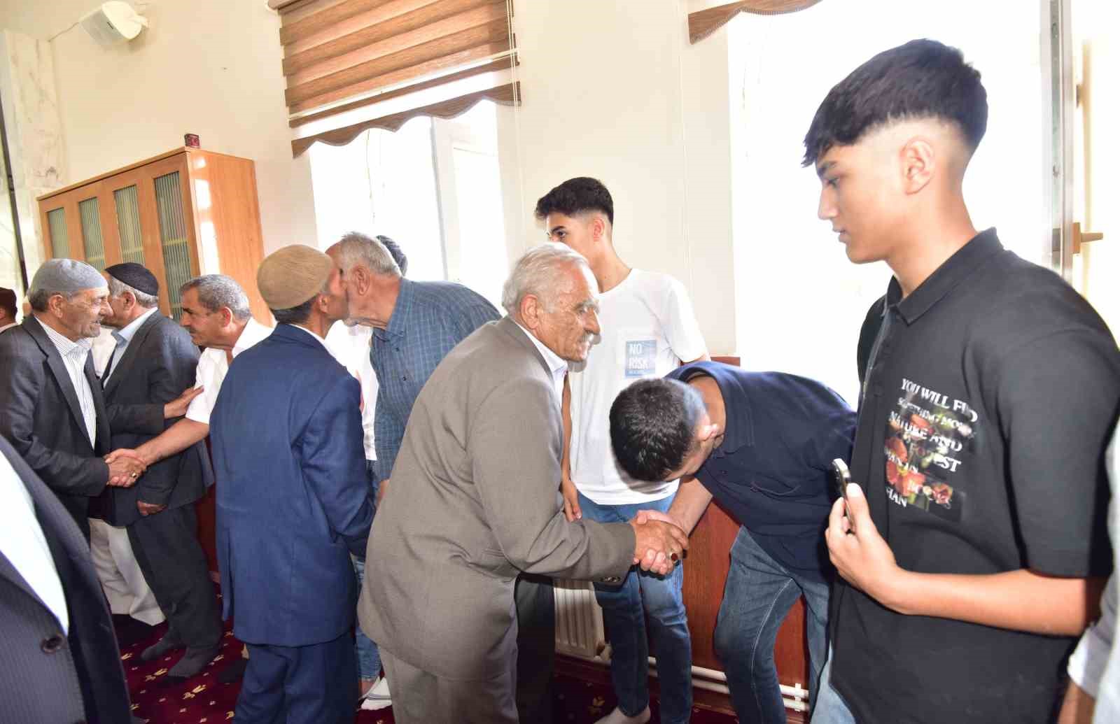 Ahlat’ta husumetli iki aile barıştırıldı
