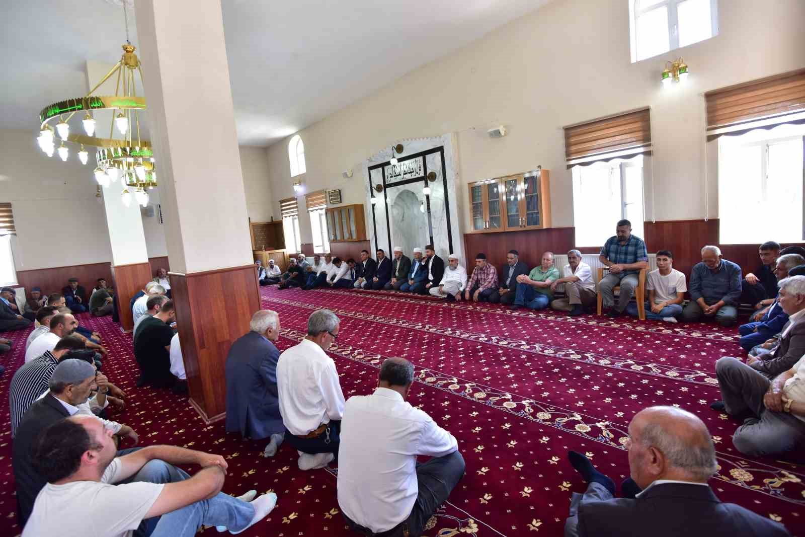 Ahlat’ta husumetli iki aile barıştırıldı
