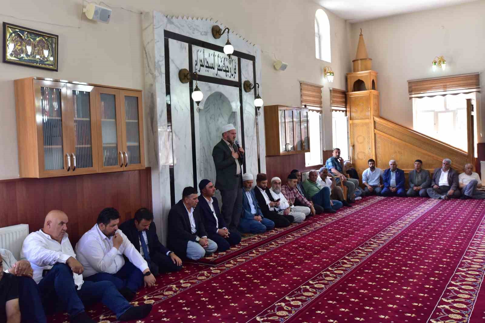 Ahlat’ta husumetli iki aile barıştırıldı