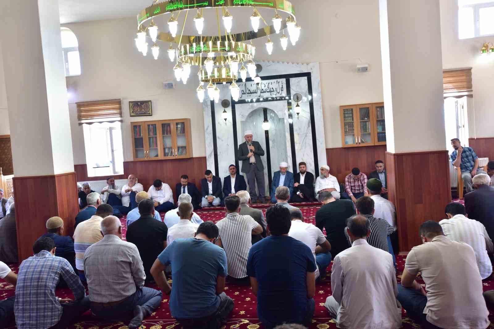 Ahlat’ta husumetli iki aile barıştırıldı