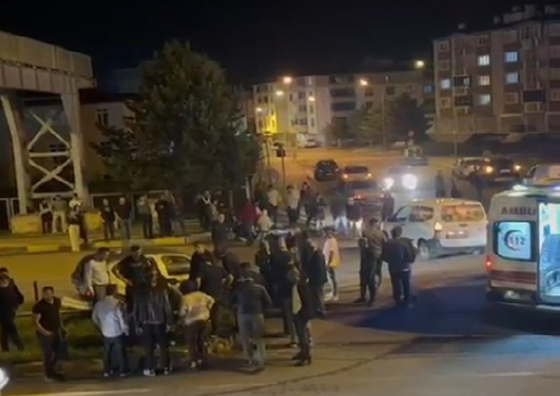 2 araç çarpıştı: 2 yaralı